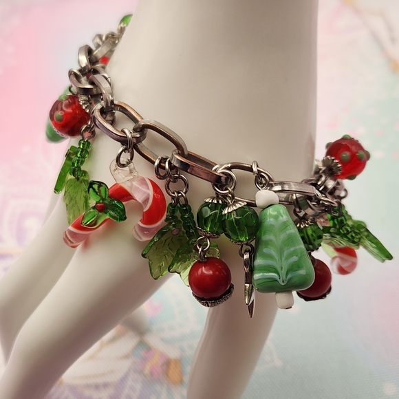 Handmade Jewelry Vintage Christmas Glass Bead Charm Bracelet Holiday Jewelry Retro Christmas